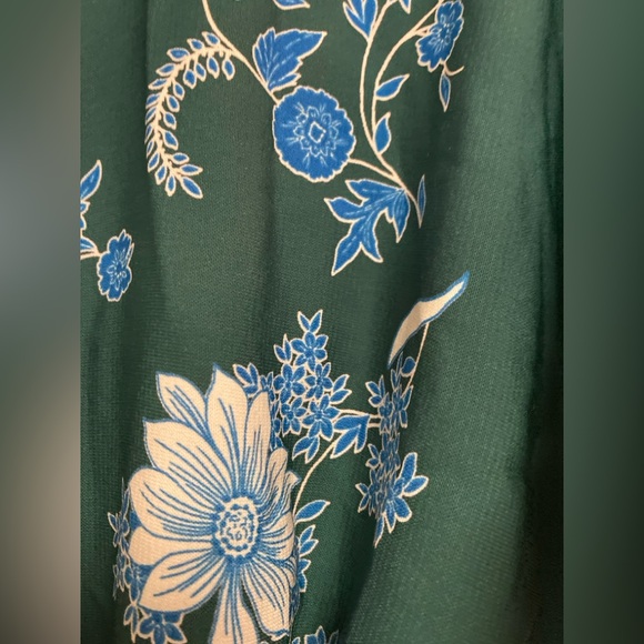 Beautiful floral top - Picture 5 of 5